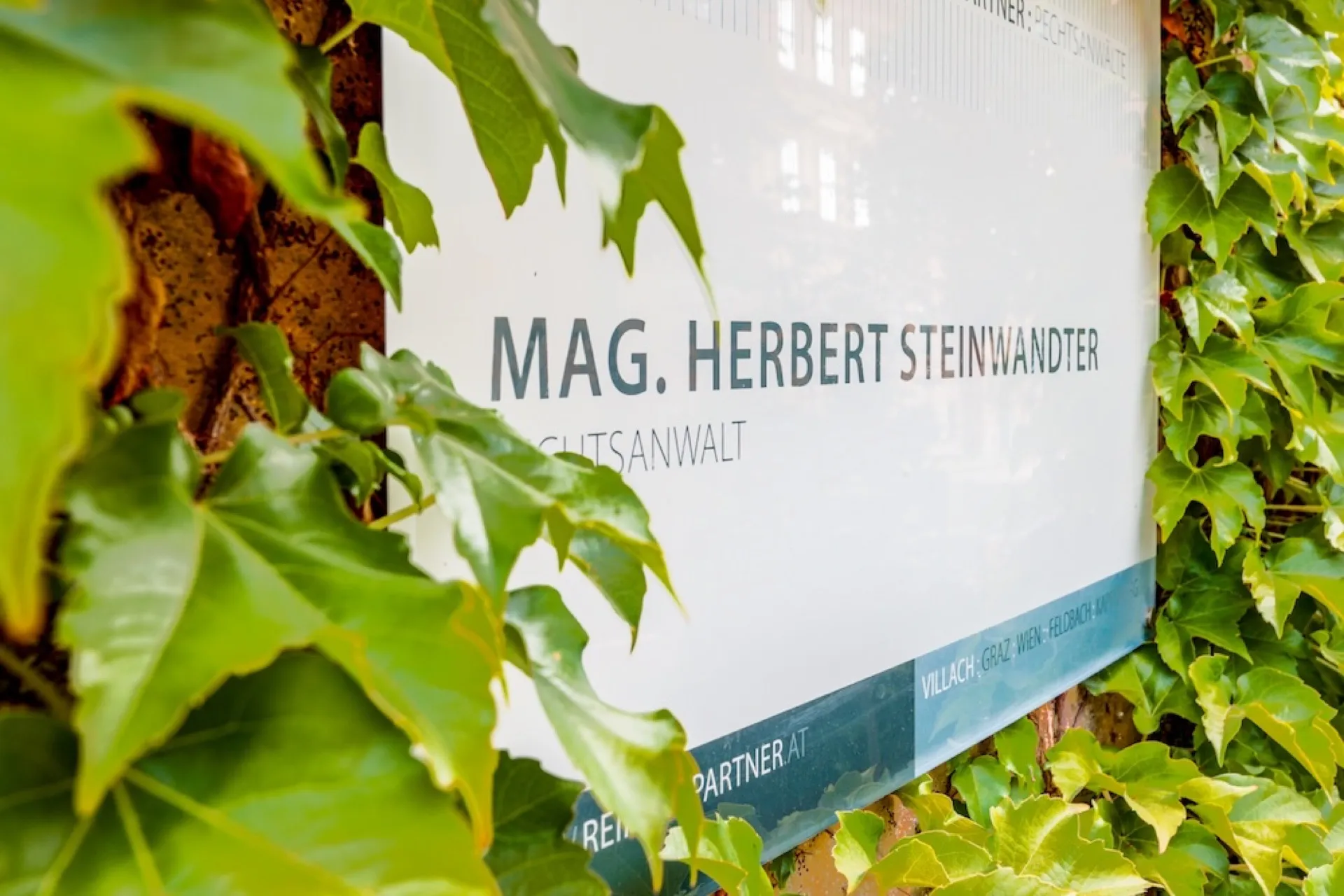 Kanzleischild von Mag. Herbert Steinwandter, Rechtsanwalt in Villach
